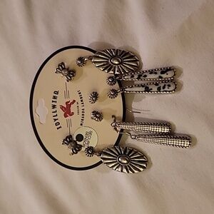 NWT Miranda Lambert Ear Rings